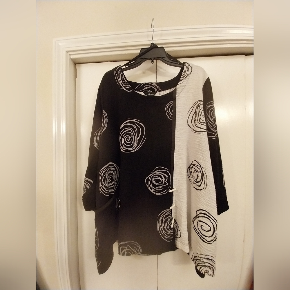 Black and White Ali Miles Crepe Top 3x EUC